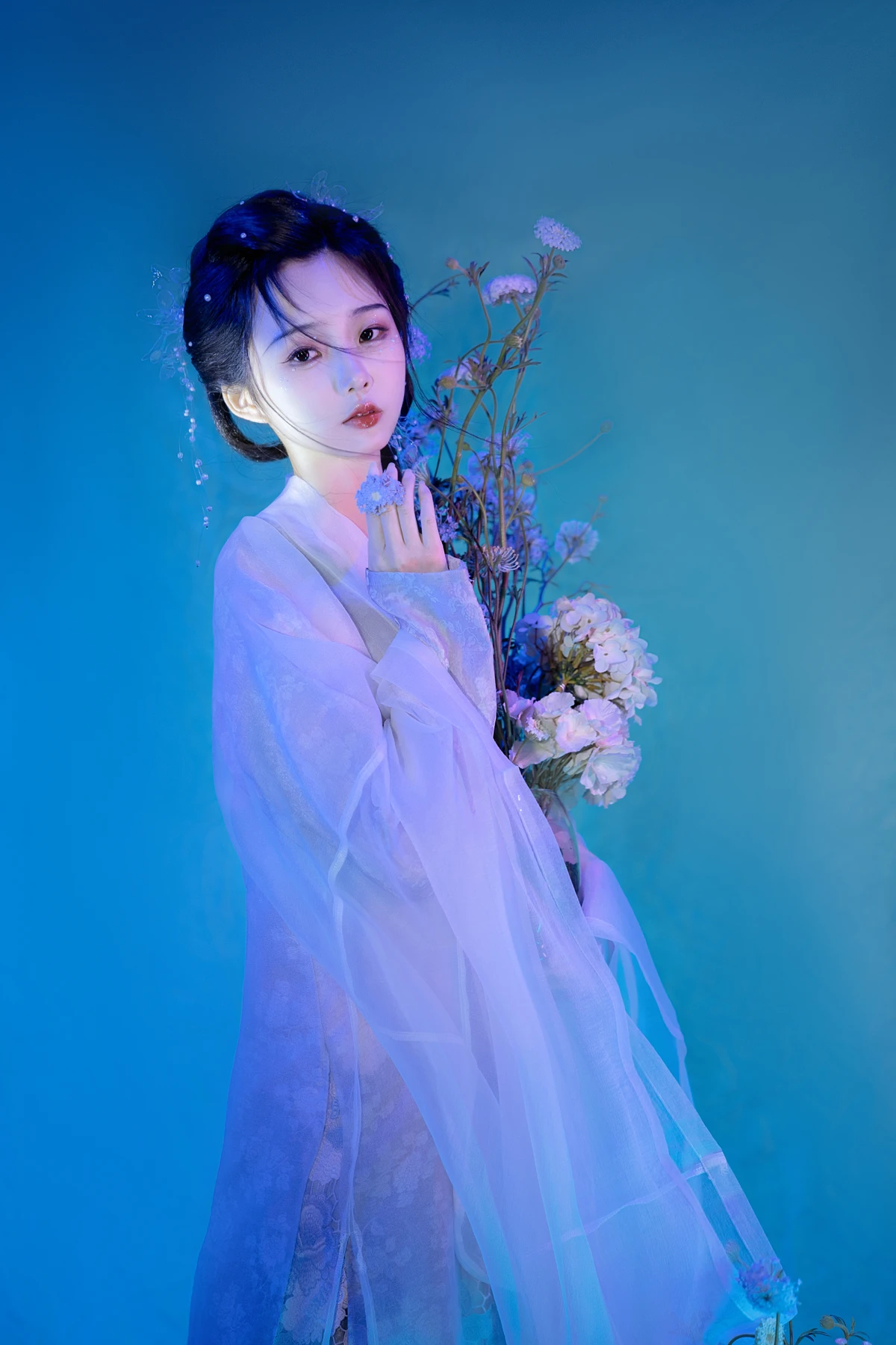 [艺图语] 2023.01.10 Vol.2885 – 她是那一抹蓝 怀里猫ovo#[23P]-13