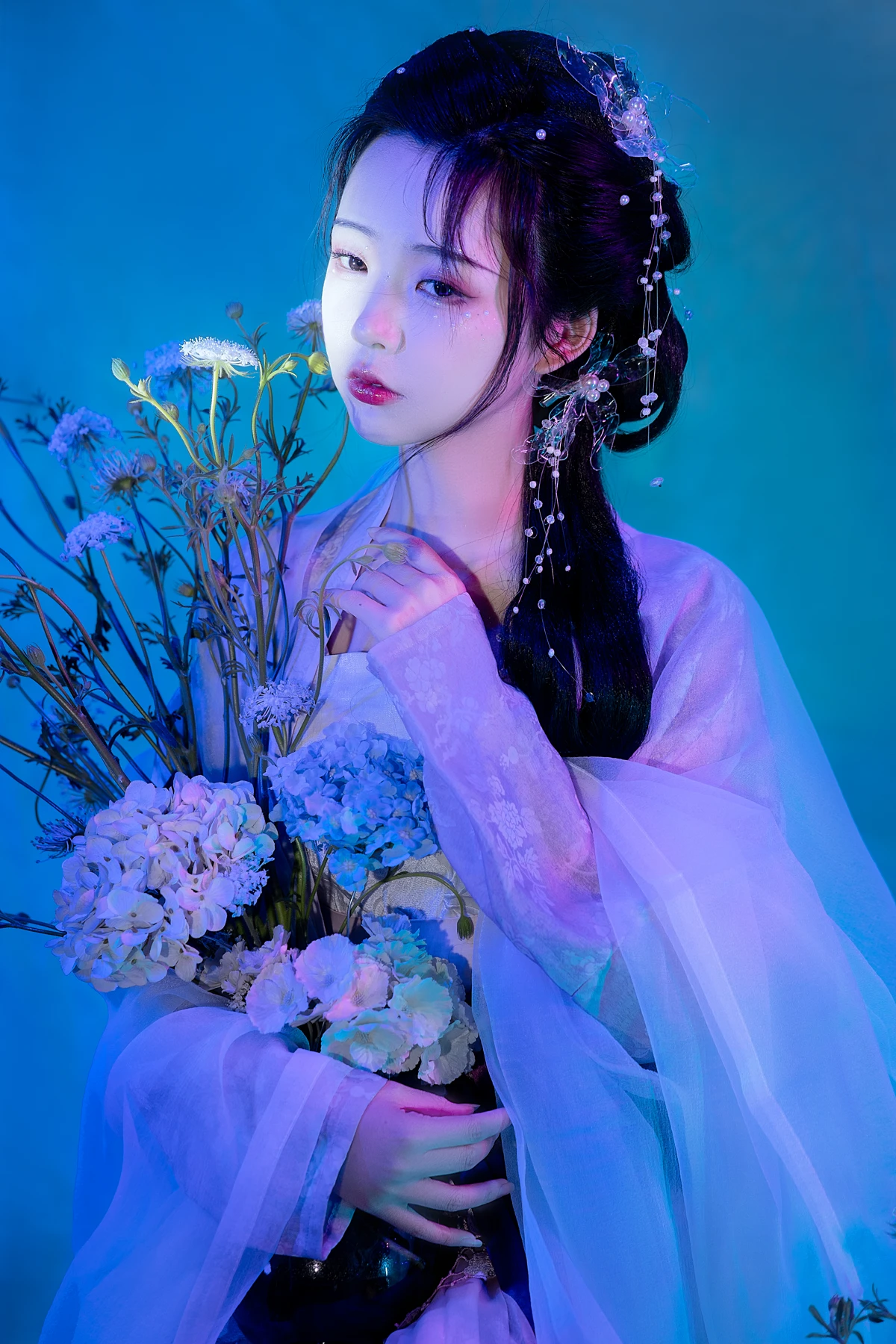 [艺图语] 2023.01.10 Vol.2885 – 她是那一抹蓝 怀里猫ovo#[23P]-16