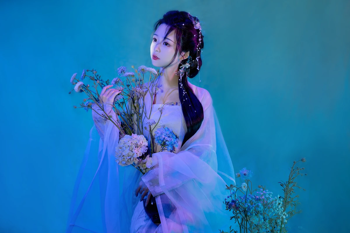 [艺图语] 2023.01.10 Vol.2885 – 她是那一抹蓝 怀里猫ovo#[23P]-19