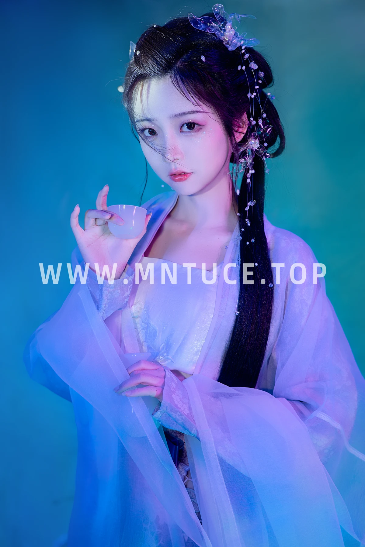 [艺图语] 2023.01.10 Vol.2885 – 她是那一抹蓝 怀里猫ovo#[23P]-21