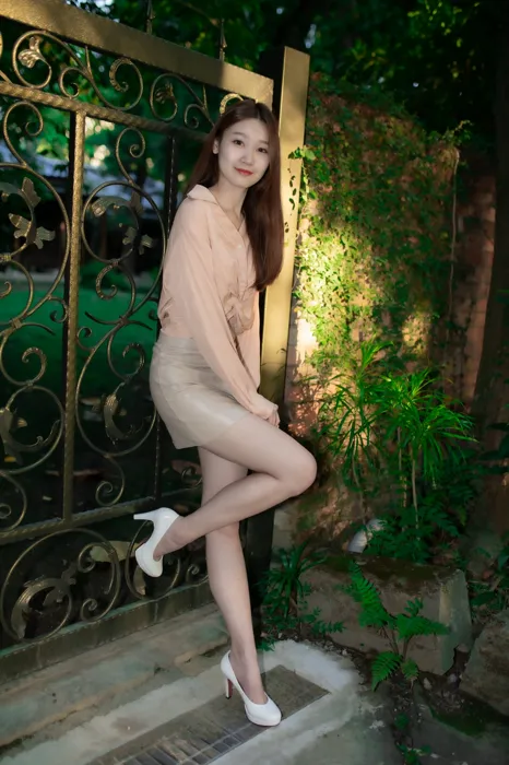[爱美足] NO.068  刘美筠 短裙 高跟美腿外拍 街拍#[45P]-1