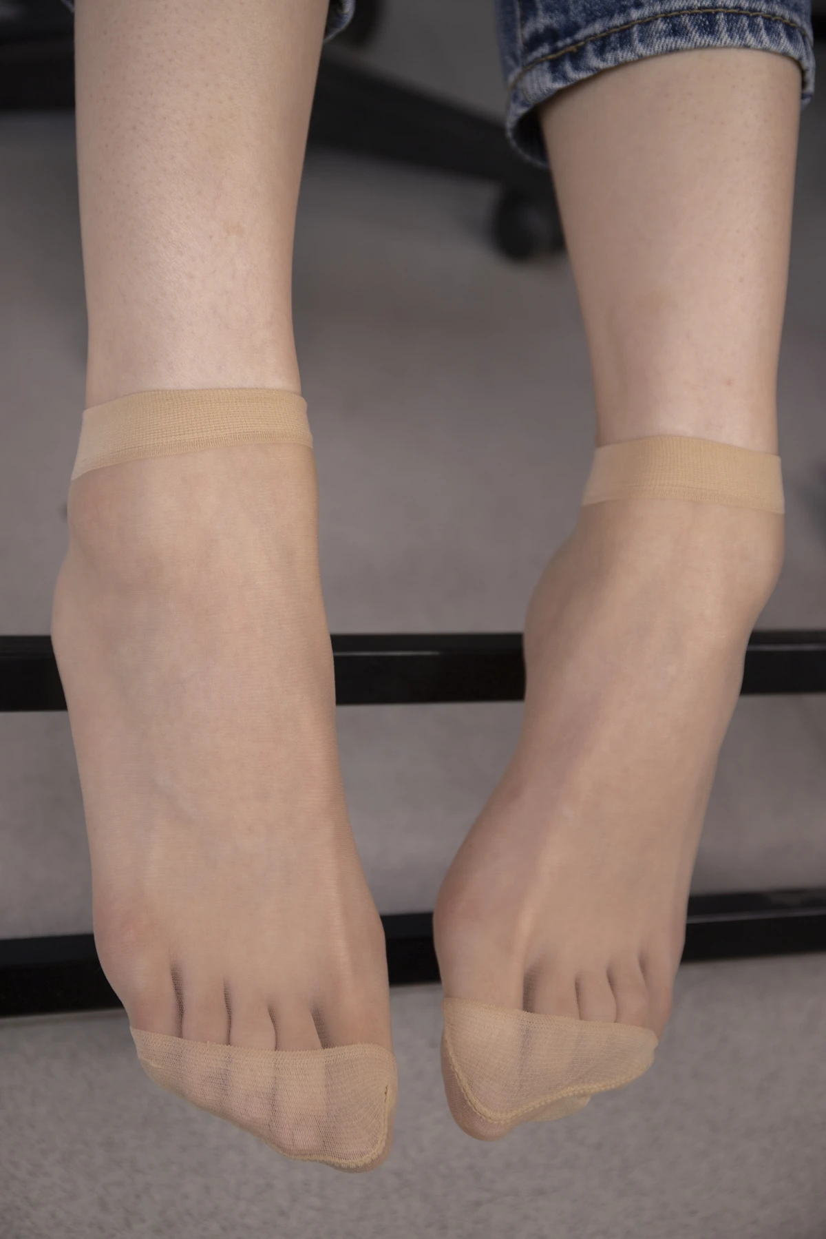 [Mzsock] NO.033 Beauty Xiaoyun shows off her beautiful feet in the office, her big feet are so beautiful Southern football skills#[107P]-6