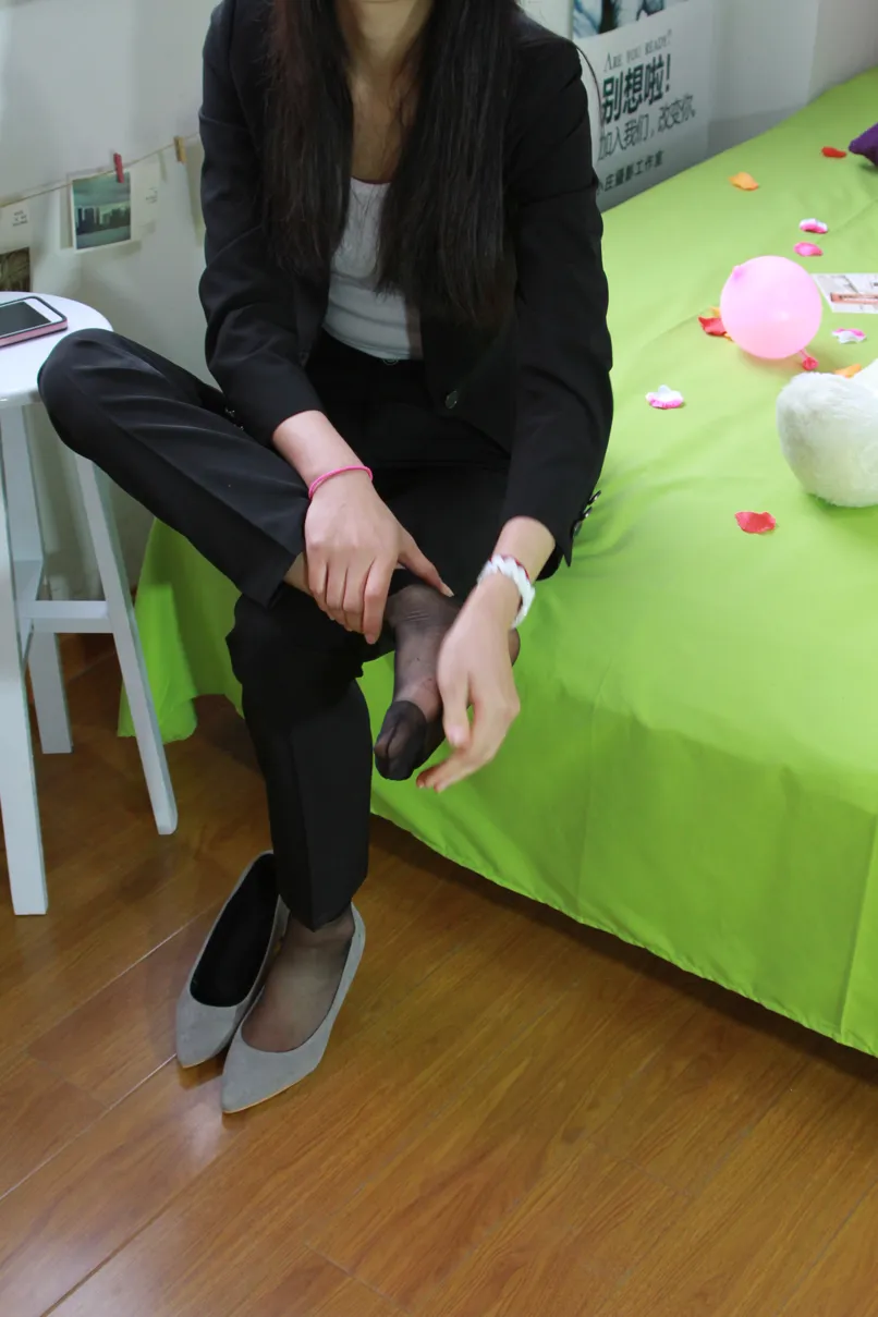 [爱美足] NO.027 马上就要踏入社会的小姐姐一身职业装清爽美丽 街拍#[90P]-6