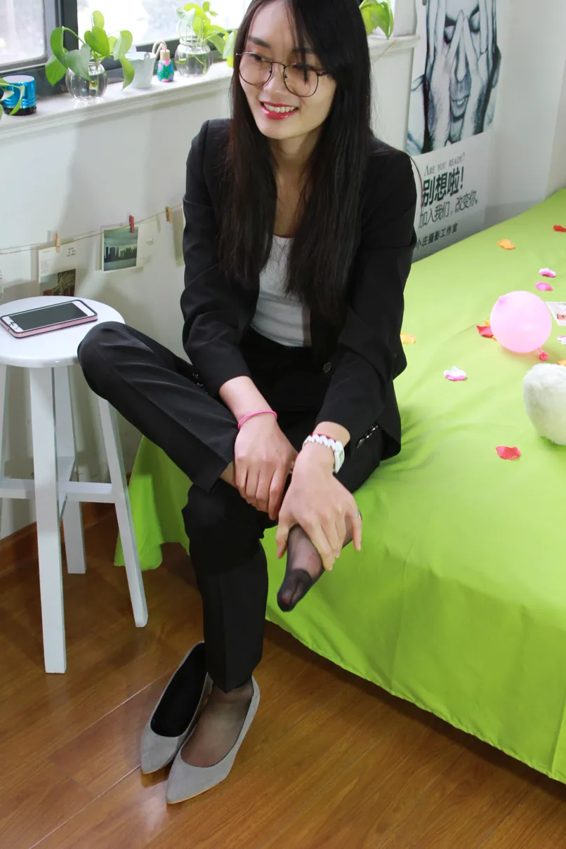 [爱美足] NO.027 马上就要踏入社会的小姐姐一身职业装清爽美丽 街拍#[90P]-7