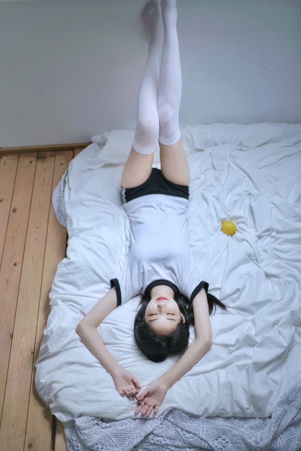 [艺图语] 2022.12.29 Vol.2785 – 阁楼里的素白 小静#[26P]-24