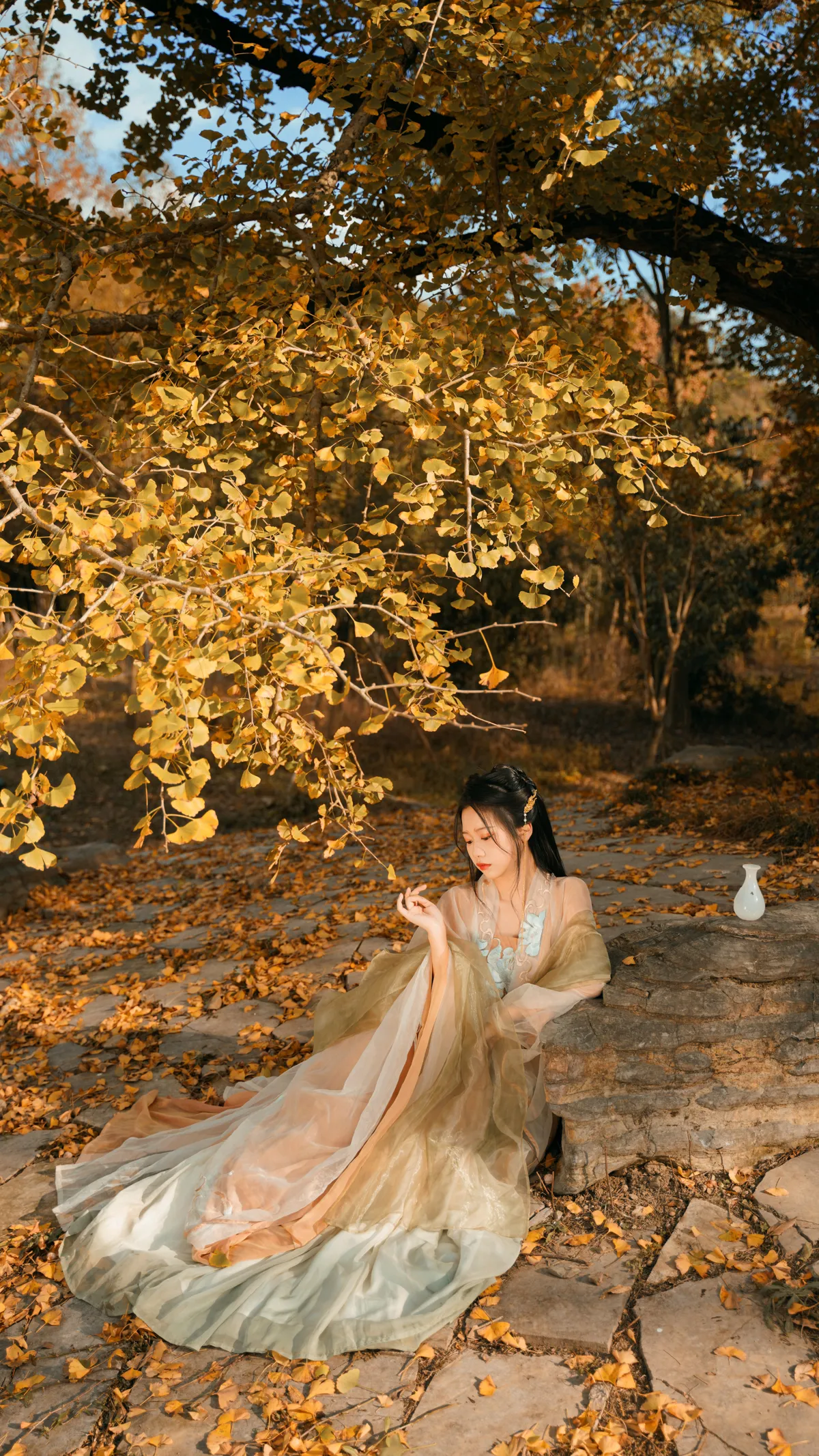 [艺图语] 2022.12.12 Vol.2664 – 银杏树下 旺旺小小舒#[39P]-12
