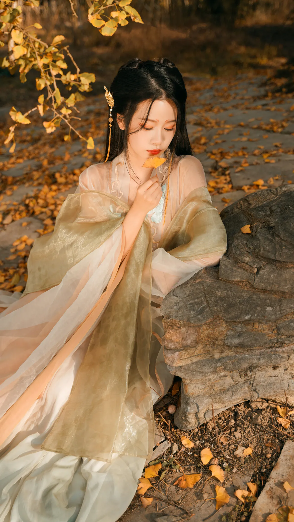 [艺图语] 2022.12.12 Vol.2664 – 银杏树下 旺旺小小舒#[39P]-13