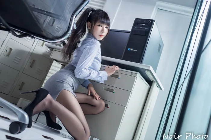 [爱美足] NO.072  依霜 OL黑丝 高跟美腿外拍 街拍#[37P]-27