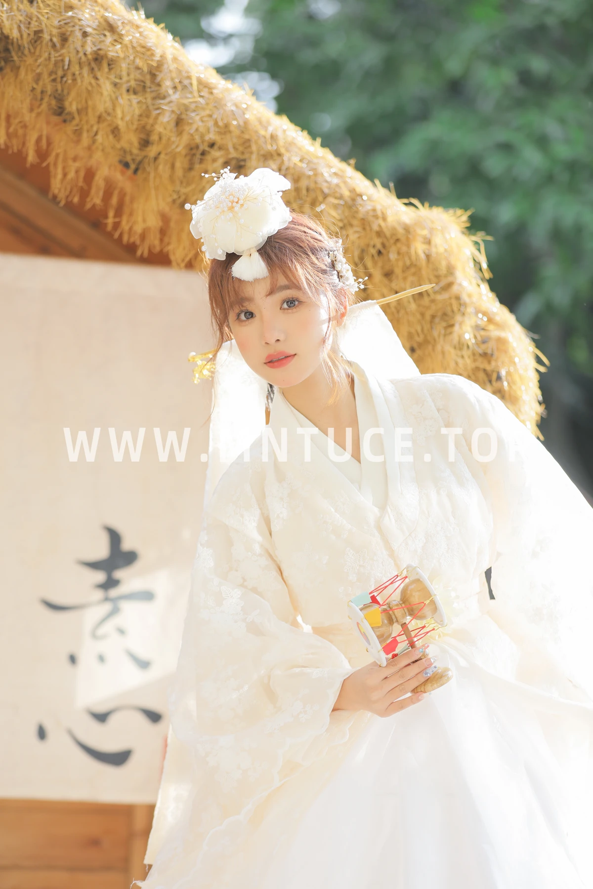 [艺图语] 2023.01.11 Vol.2892 延吉服写真 温思儿vv#[23P]-21