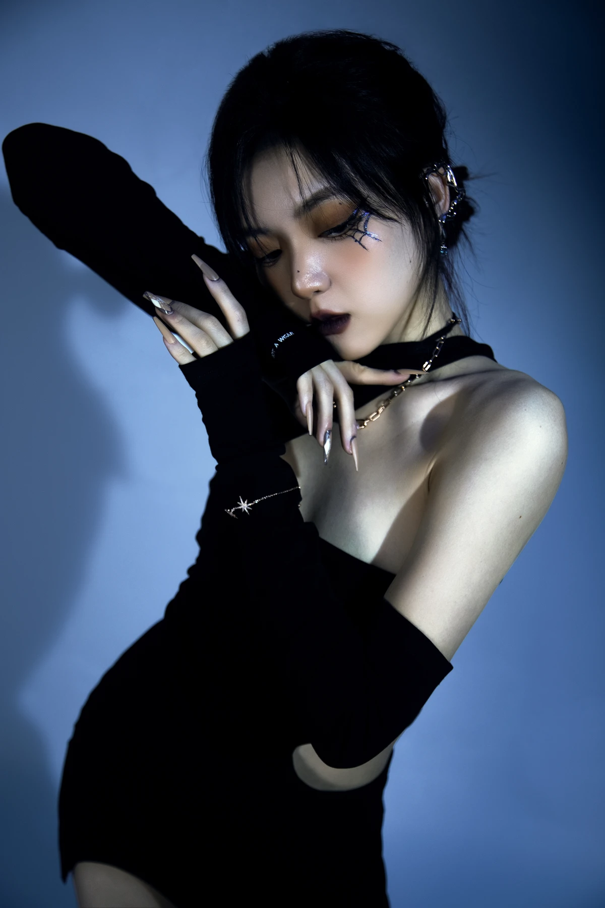 [艺图语] 2022.12.21 Vol.2723 – 暗夜荆棘 可乙瘦#[24P]-1