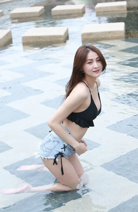 [爱美足] NO.087 Lola 露肚牛仔短褲 高跟美腿外拍 街拍#[106P]-20