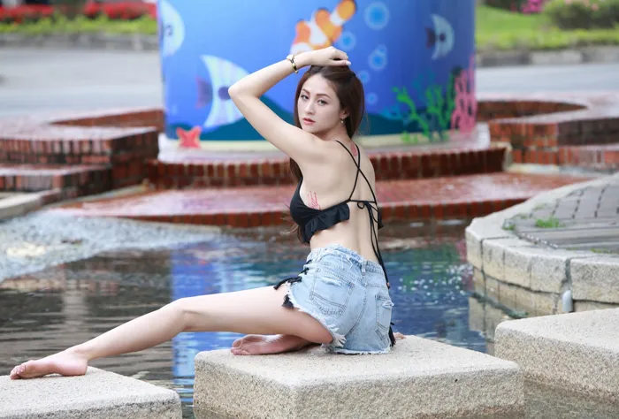 [爱美足] NO.087 Lola 露肚牛仔短褲 高跟美腿外拍 街拍#[106P]-20