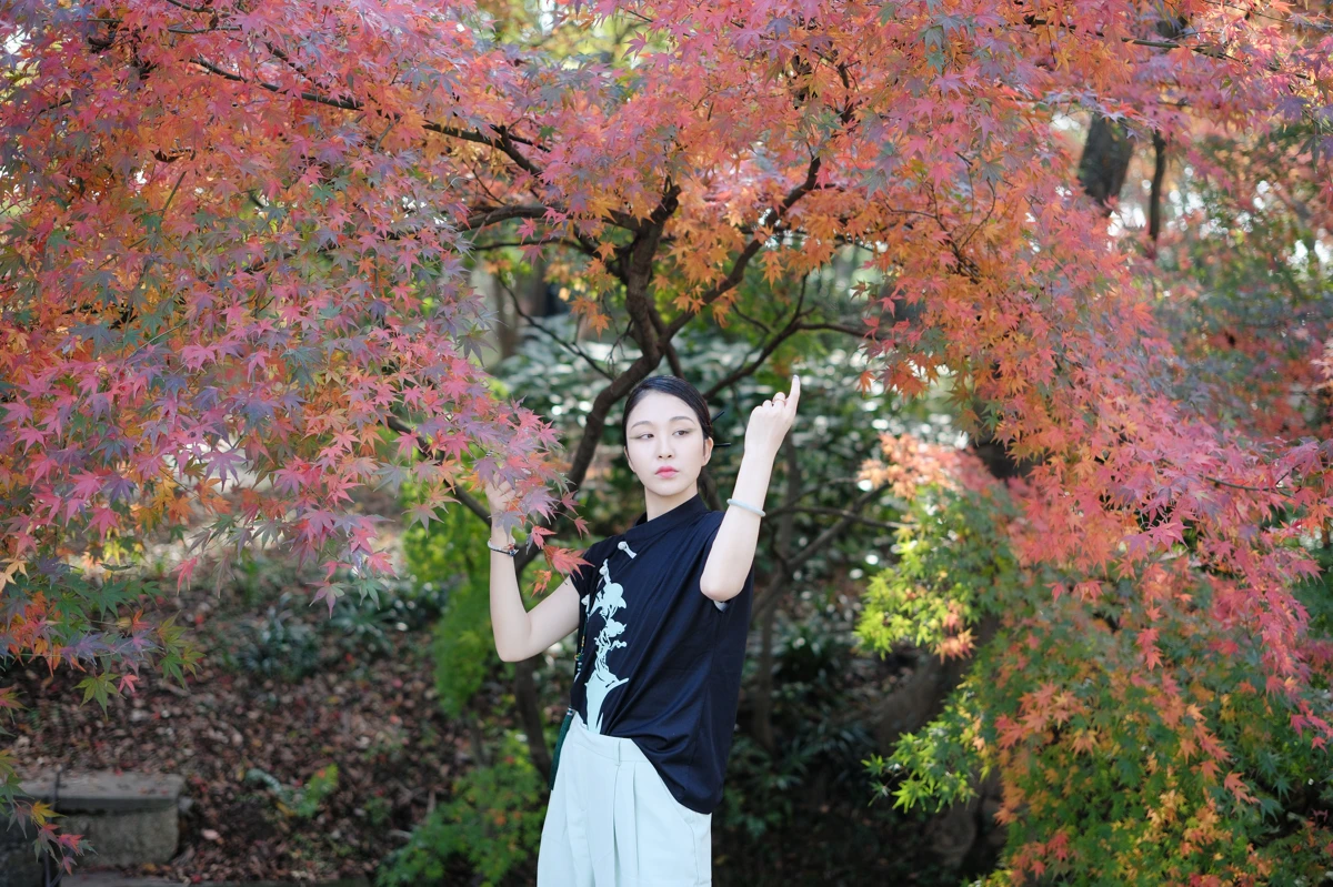 [艺图语] 2022.12.20 Vol.2720 – 一半山林 曹萌#[24P]-1