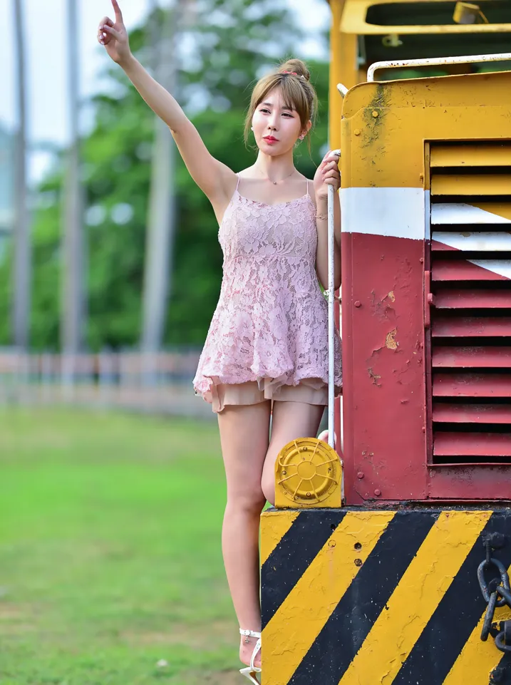 [爱美足] NO.201 陈薇羽 吊带连衣裙凉高美腿 街拍#[105P]-17