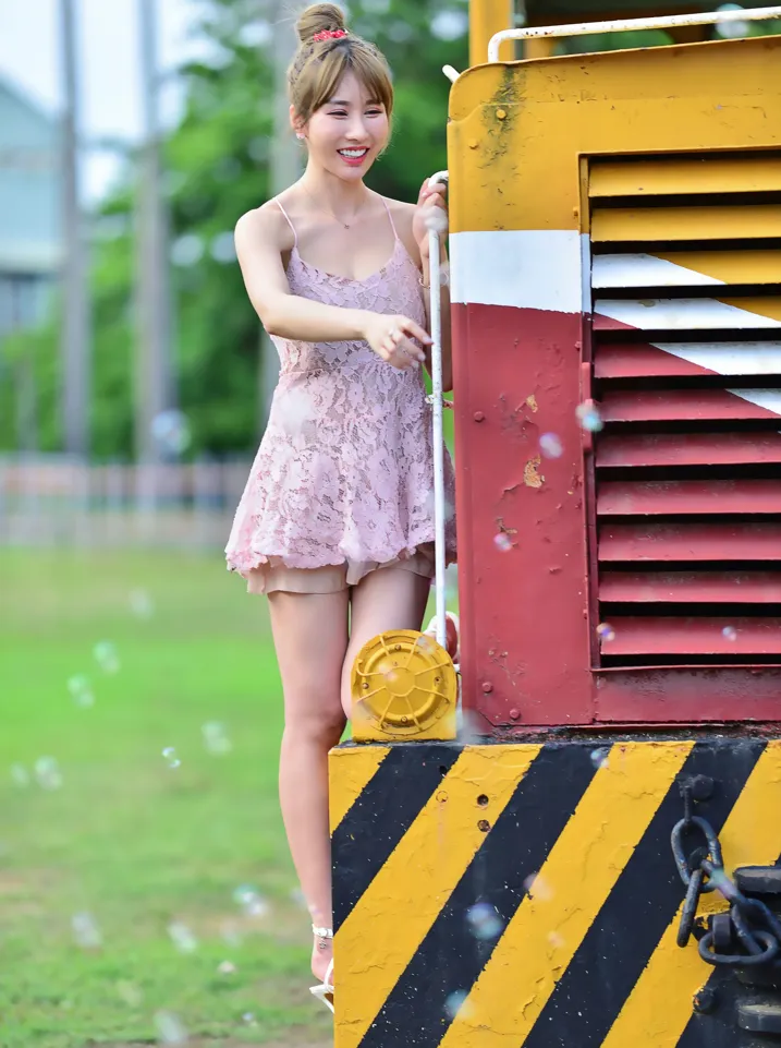 [爱美足] NO.201 陈薇羽 吊带连衣裙凉高美腿 街拍#[105P]-18