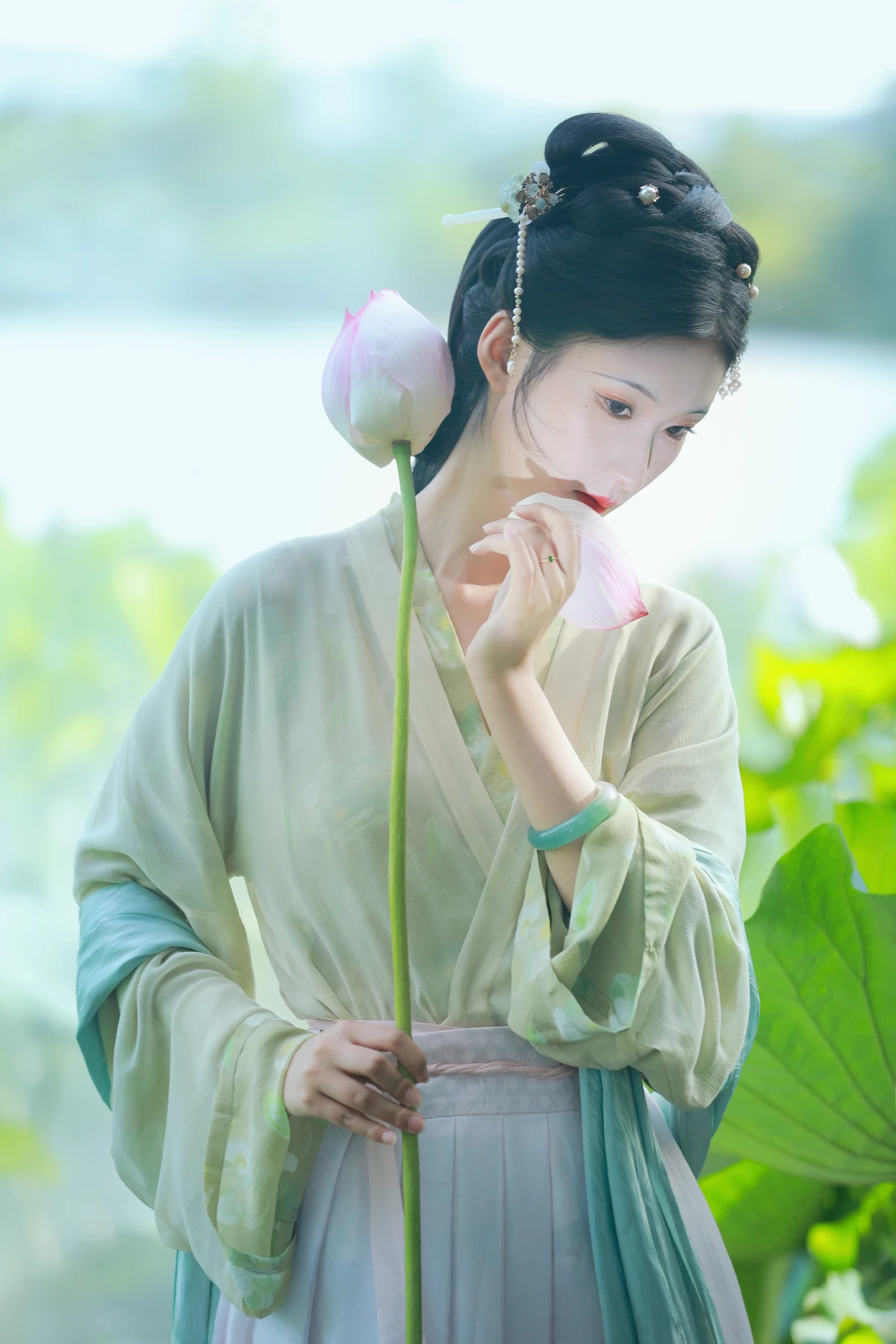 [艺图语] 2023.01.12 Vol.2900 她清冷得好像一首宋词 荷里寒#[23P]-23