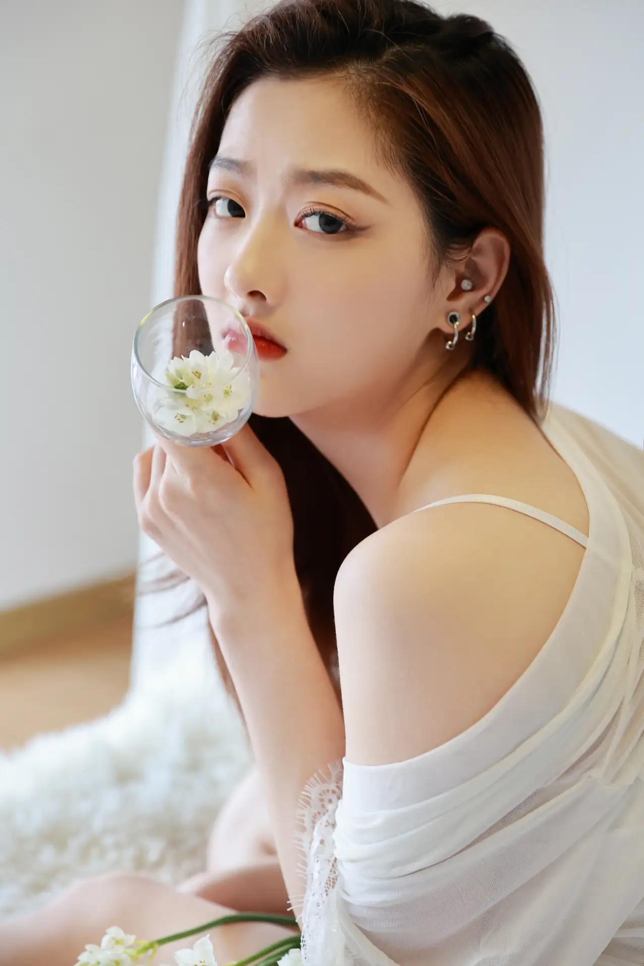 [艺图语] 2022.07.01 Vol.1347 – 瞬间的温柔 持枪萝莉#[27P]-17
