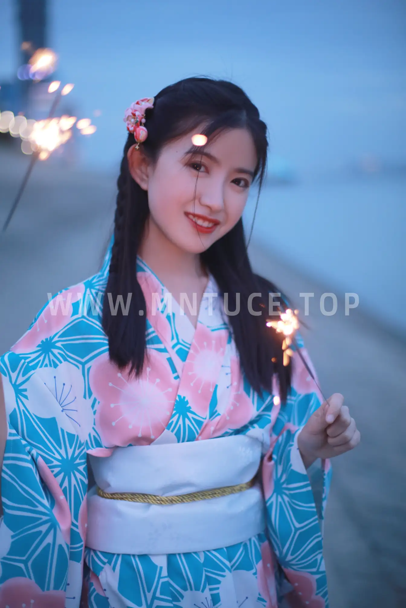 [艺图语] 2022.06.06 Vol.1095 – 花火 小草草呀#[22P]-14