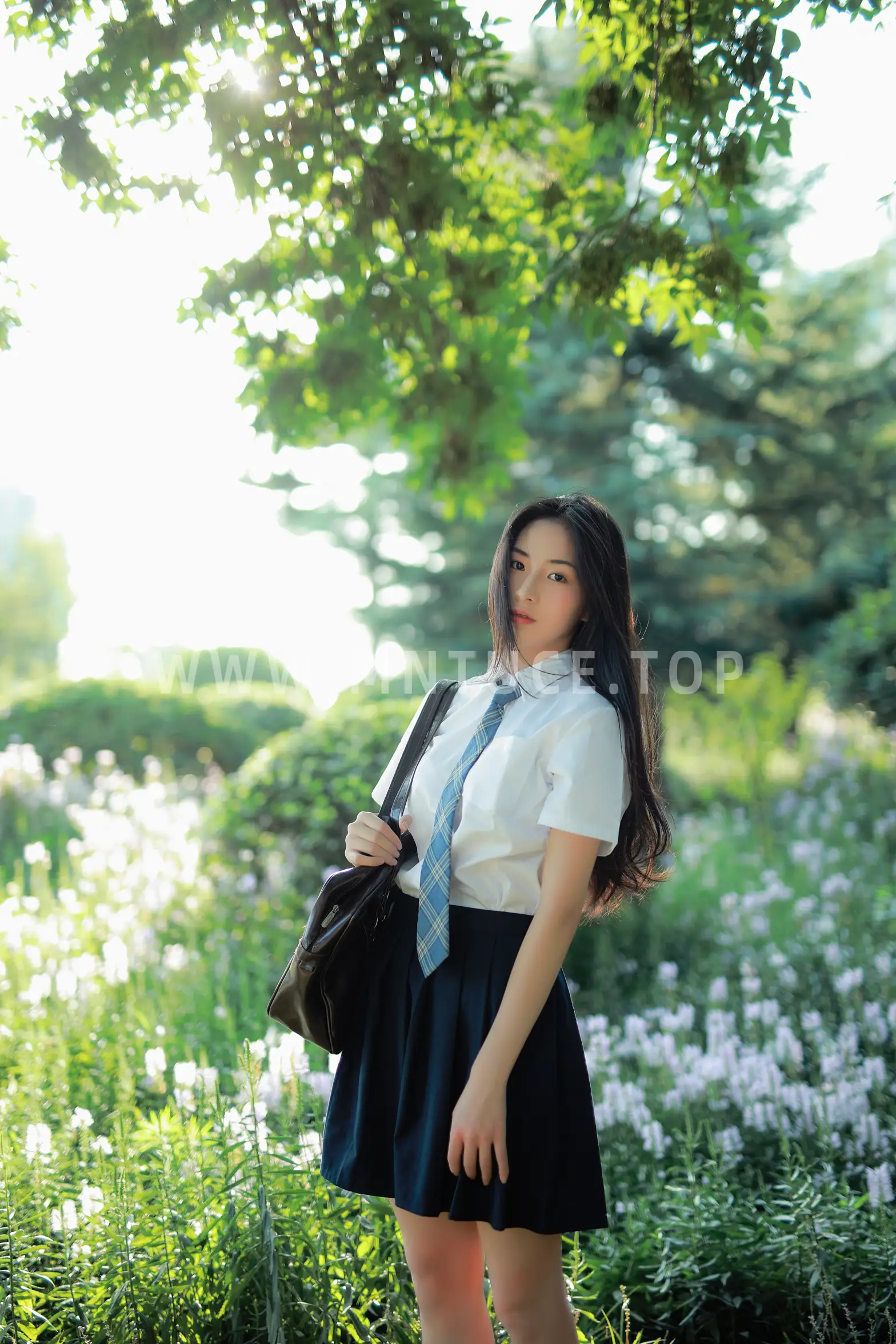 [艺图语] 2022.07.02 Vol.1350 – 风很温柔，花很鲜艳 一帆#[22P]-19