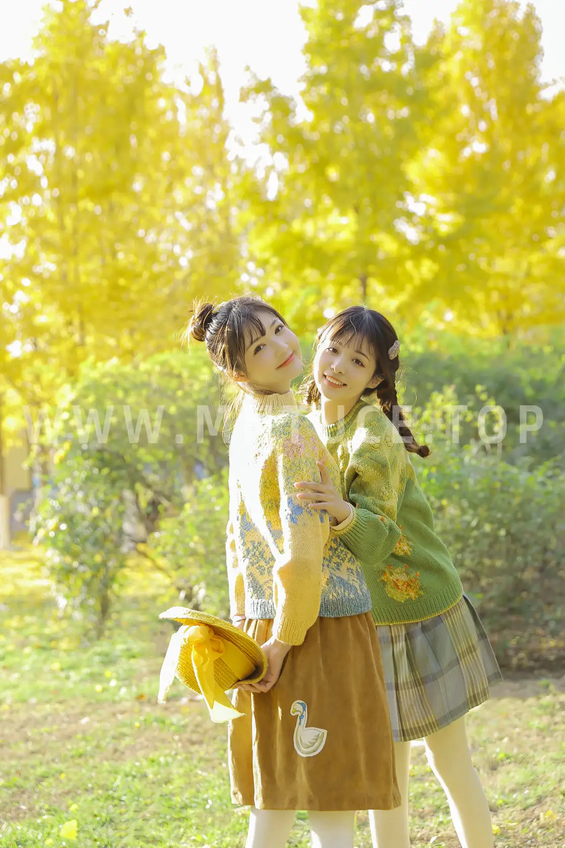[艺图语] 2022.07.31 Vol.1590 – 今日天气宜见面 金迪-Vivian&一栗橘#[22P]-18