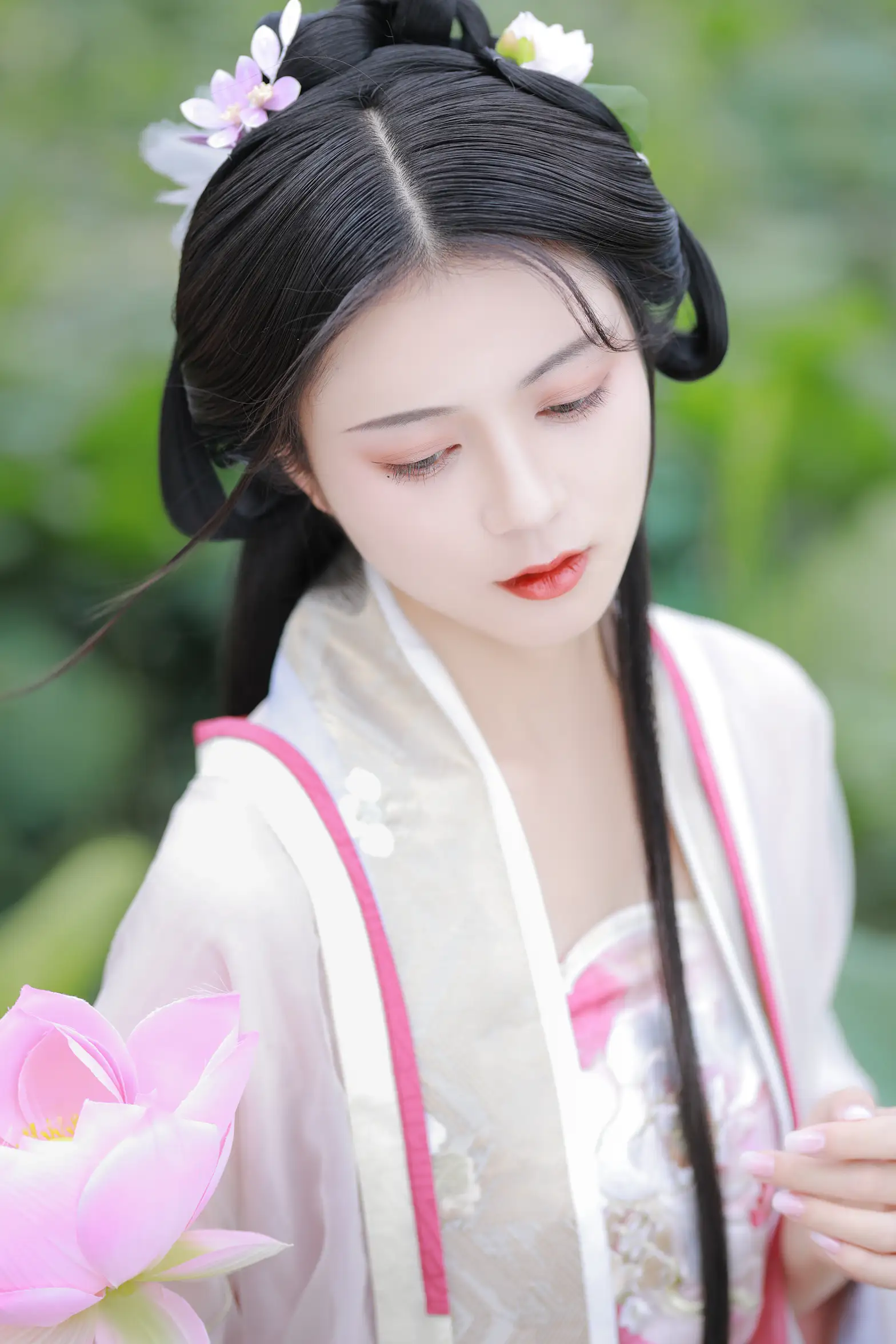 [艺图语] 2022.08.06 Vol.1639 – 山有扶苏，隰有荷华 吾岁#[39P]-1