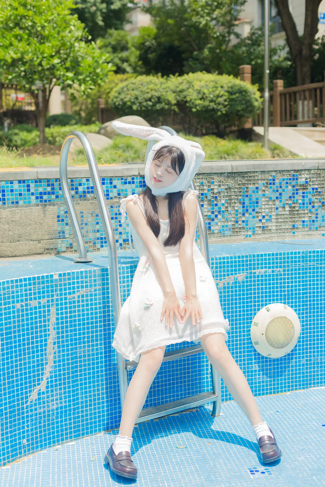 [艺图语] 2022.07.09 Vol.1429 – 夏日泳池的兔子 可爱泡泡呀#[36P]-10