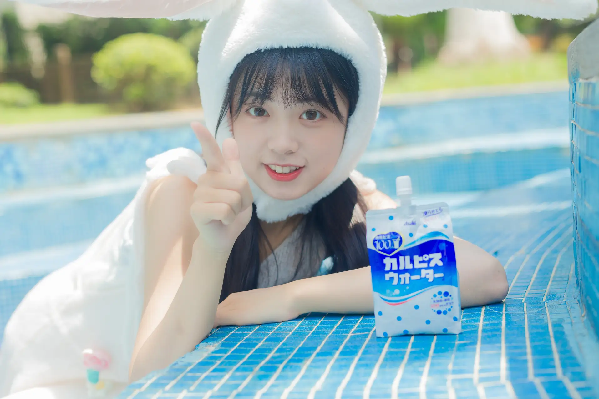 [艺图语] 2022.07.09 Vol.1429 – 夏日泳池的兔子 可爱泡泡呀#[36P]-8