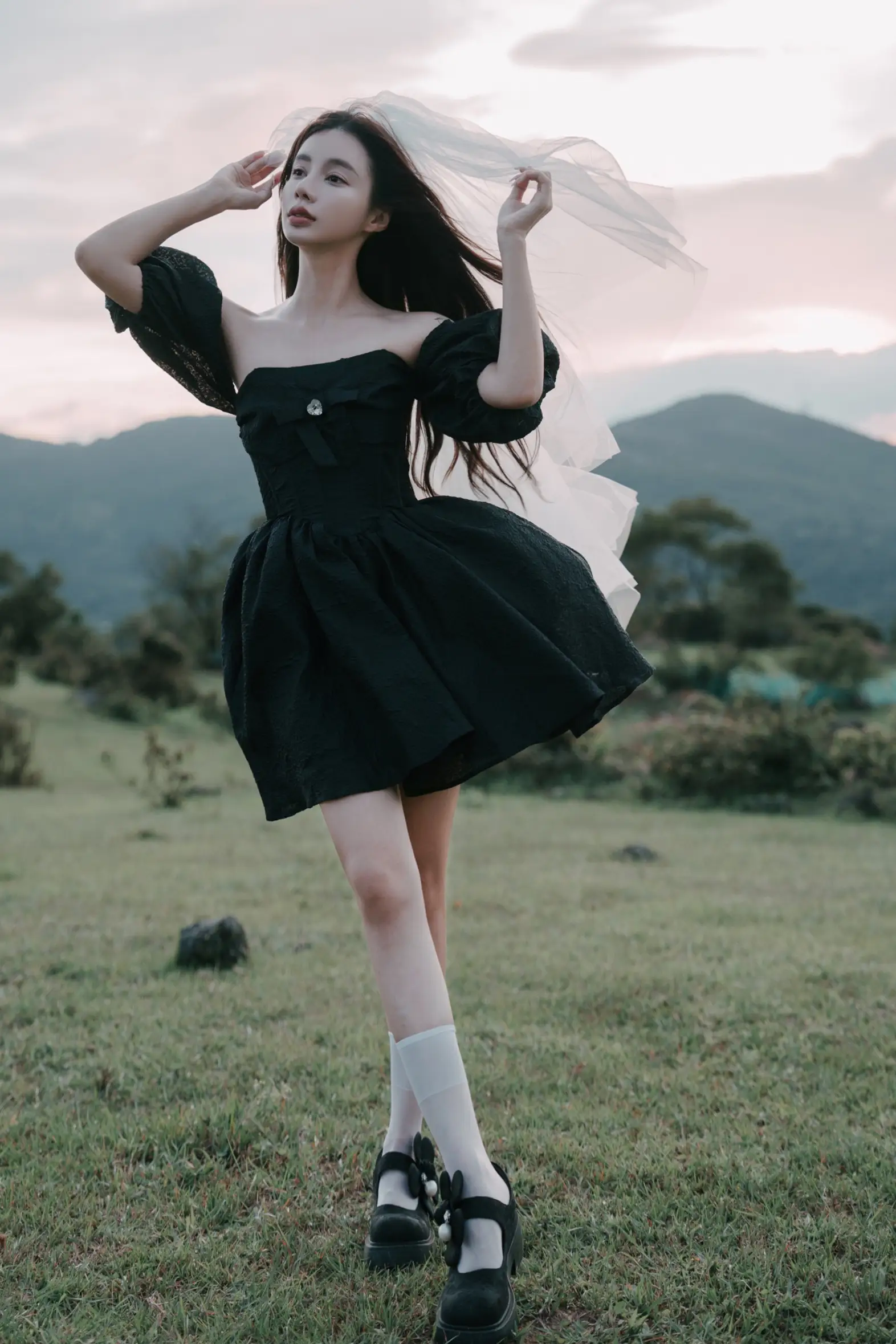 [YITUYU] 2022.09.16 VOL.1964 - Gradient moment, black skirt and white gauze emotional film Classmate Shuwen#[39P]-2