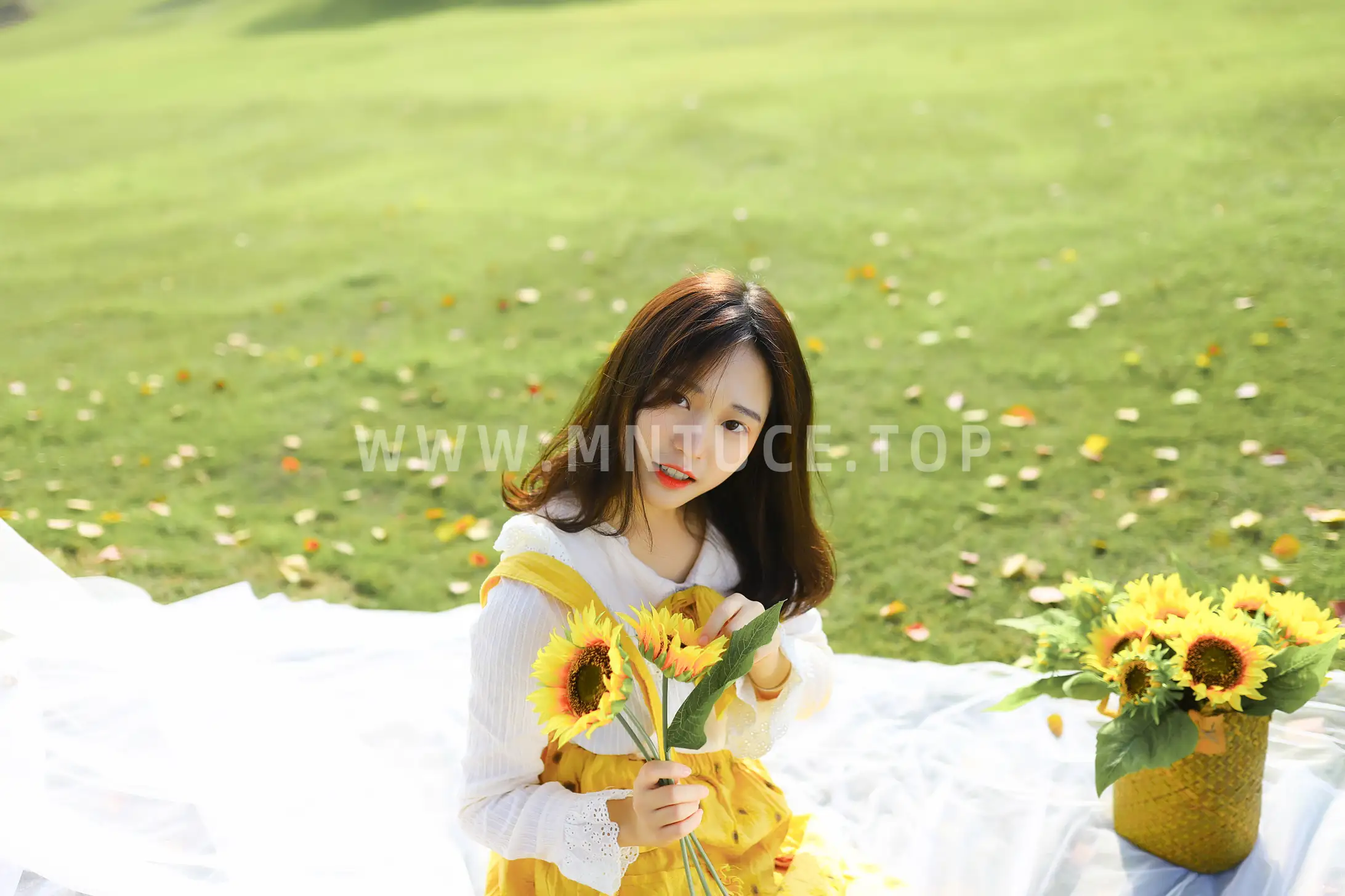[艺图语] 2022.08.27 Vol.1804 – 向阳而生 芊芊#[23P]-18