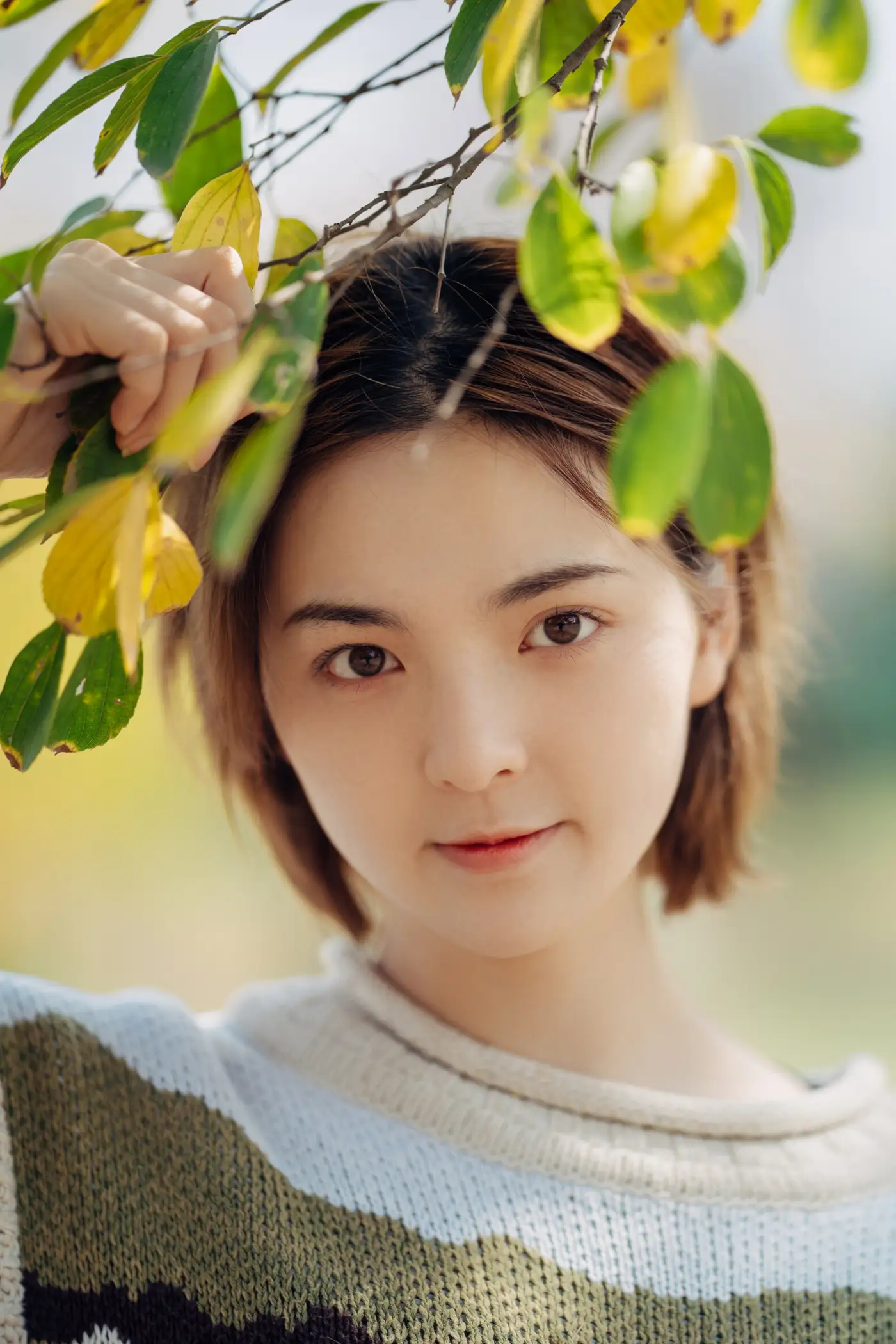[艺图语] 2022.01.25 Vol.706 – 暖冬银杏，18岁的素颜女孩 dudu#[35P]-4