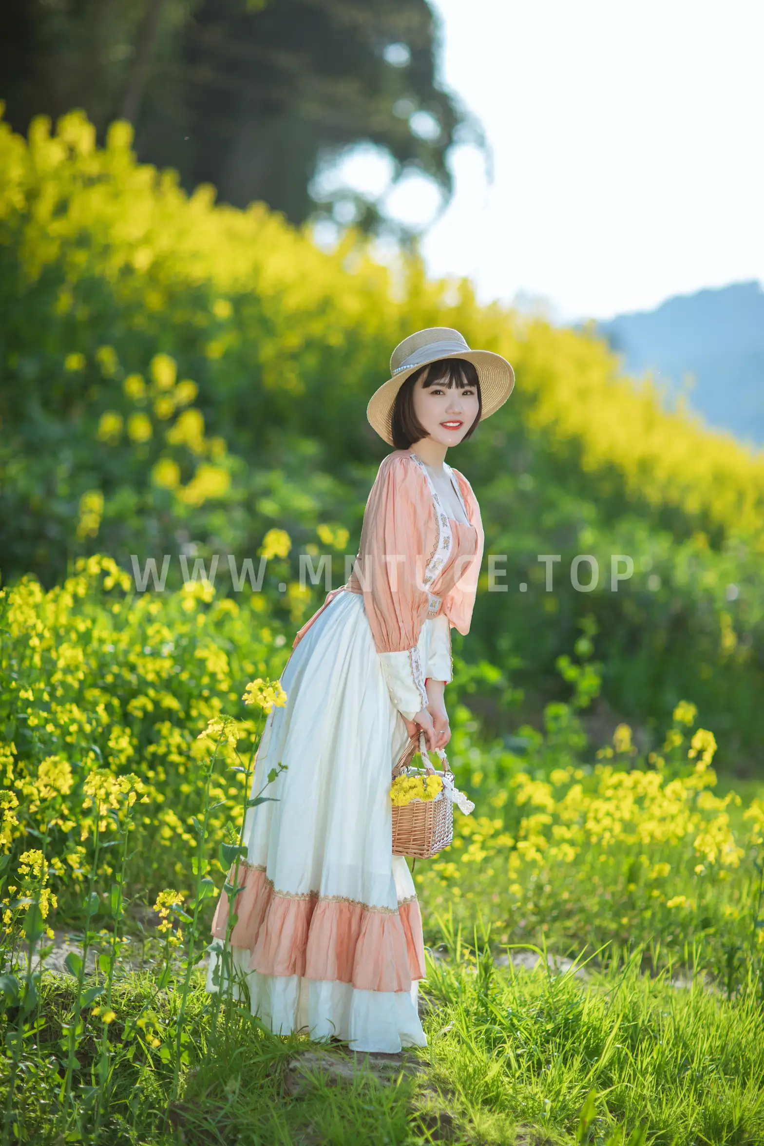 [艺图语] 2022.08.21 Vol.1753 – 春天里的姑娘 冬琴#[38P]-18
