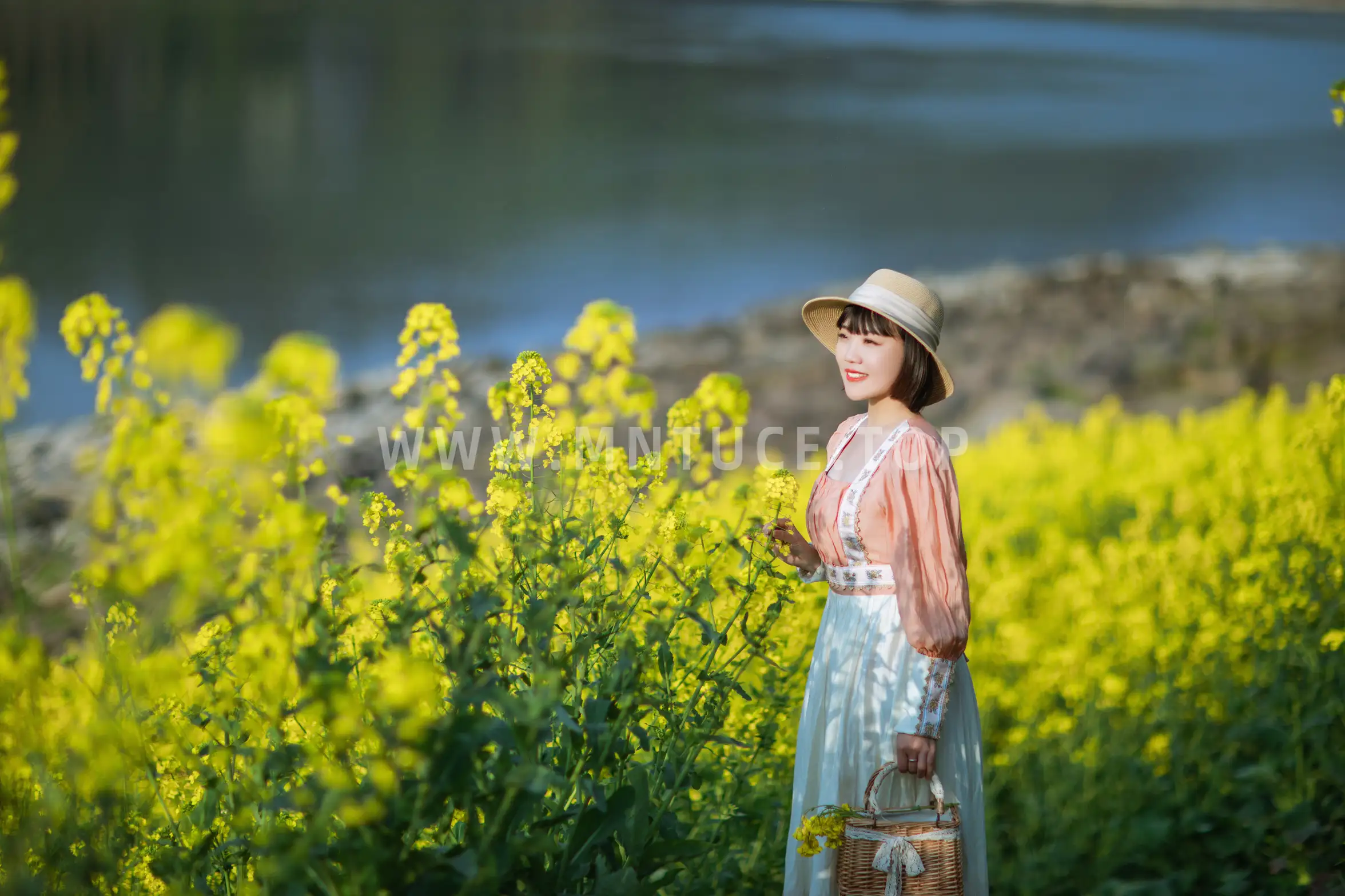 [艺图语] 2022.08.21 Vol.1753 – 春天里的姑娘 冬琴#[38P]-36