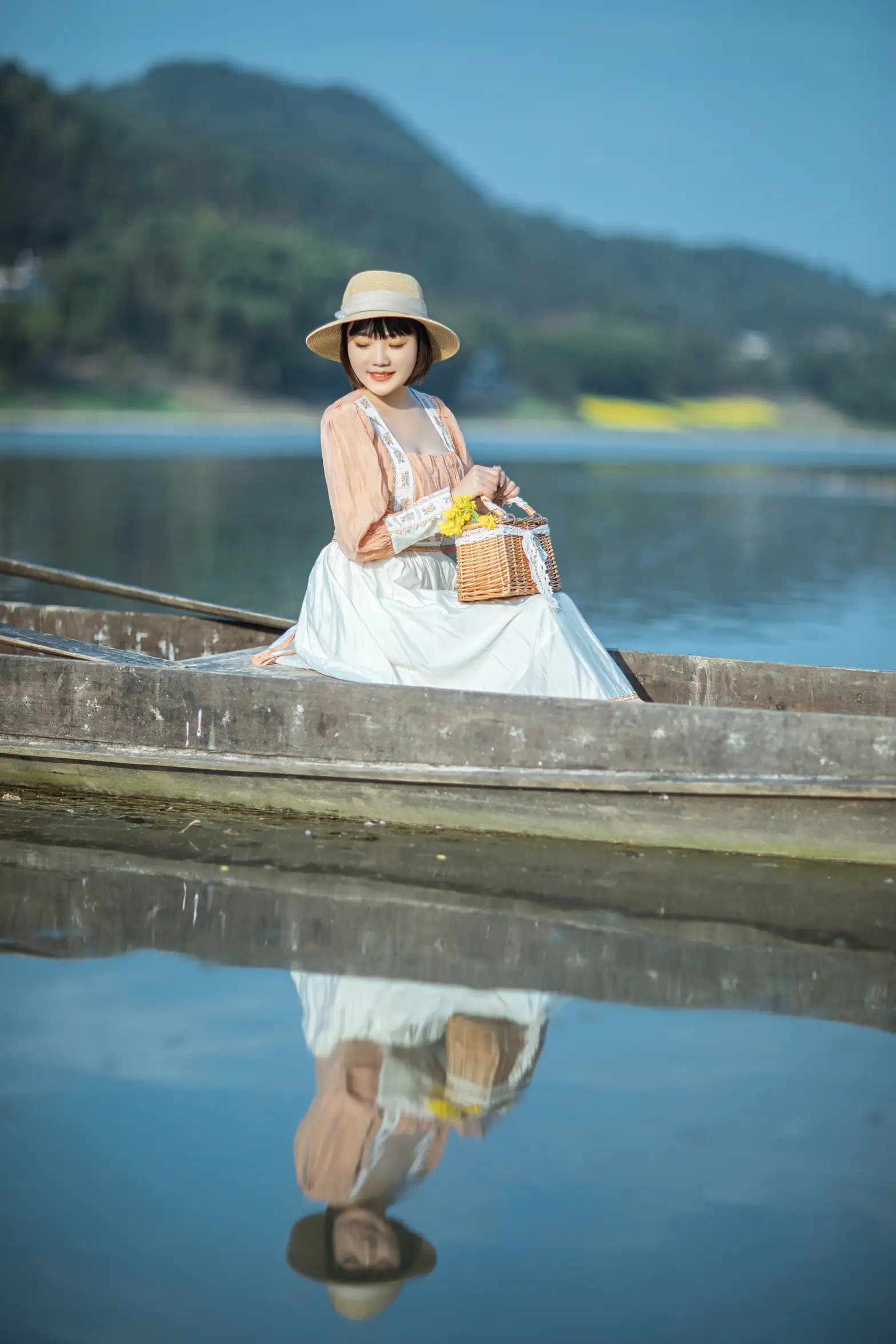 [艺图语] 2022.08.21 Vol.1753 – 春天里的姑娘 冬琴#[38P]-1