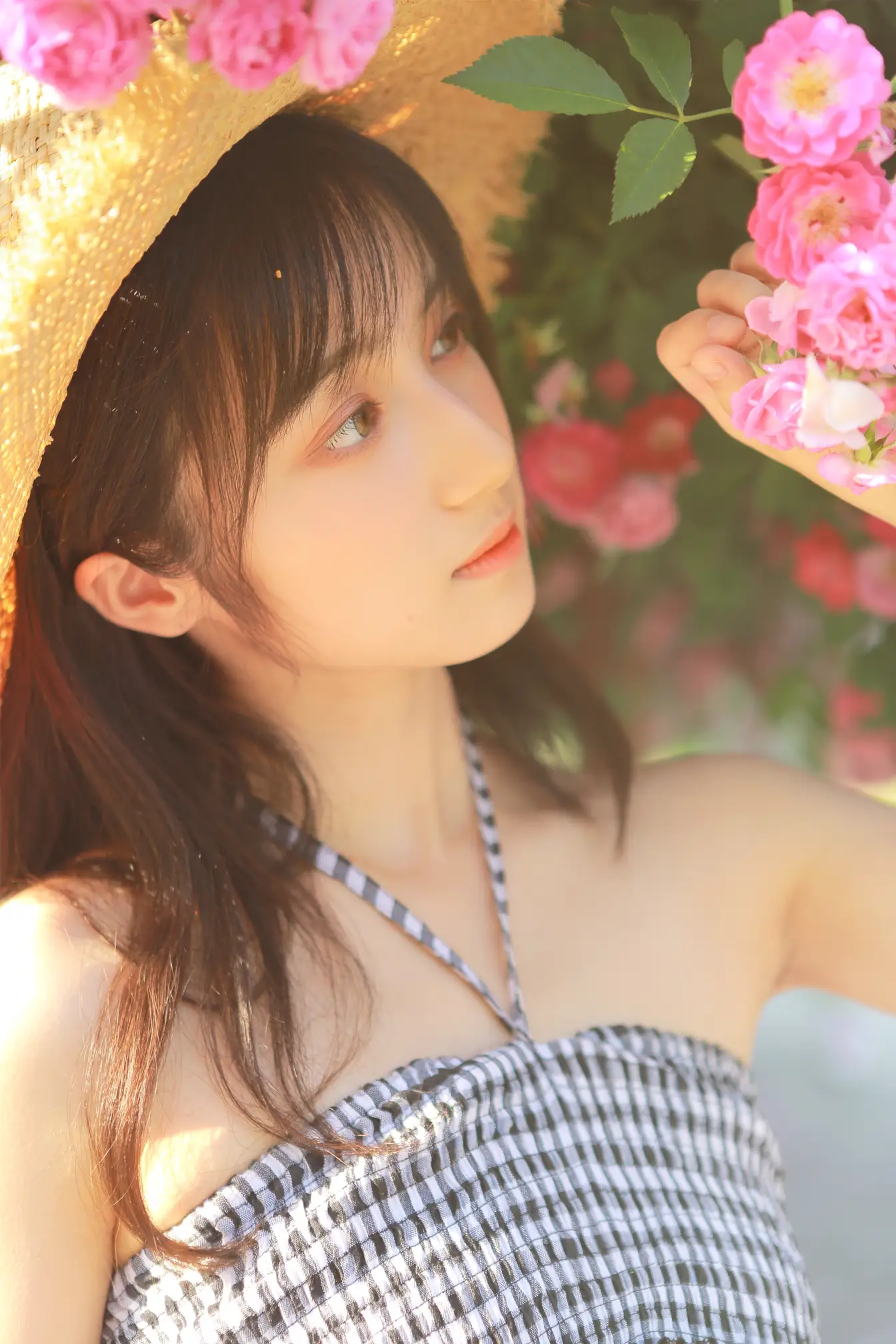 [艺图语] 2022.05.18 Vol.0917 – 蔷薇迟开 月半了吧#[28P]-1