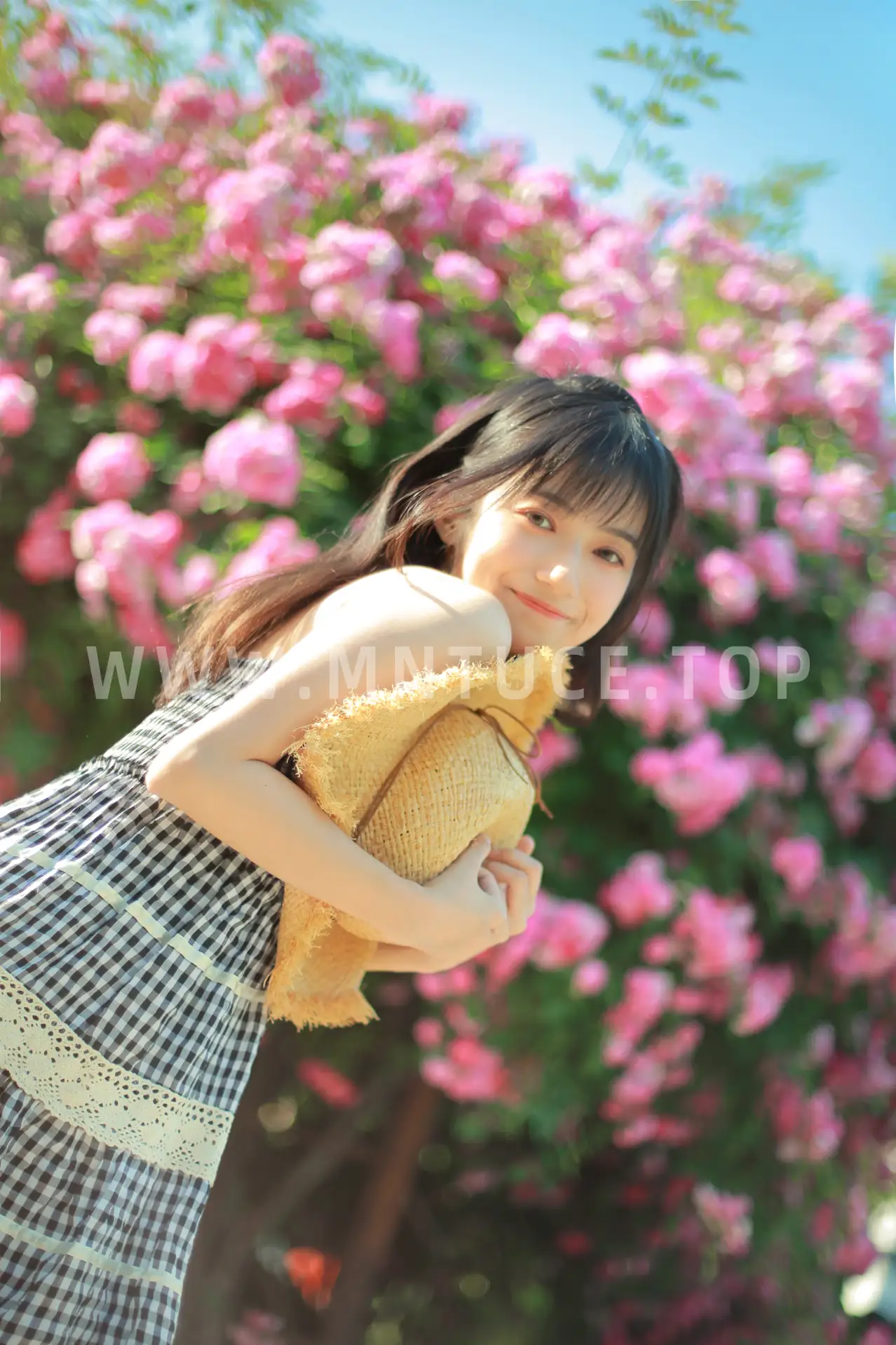 [艺图语] 2022.05.18 Vol.0917 – 蔷薇迟开 月半了吧#[28P]-4