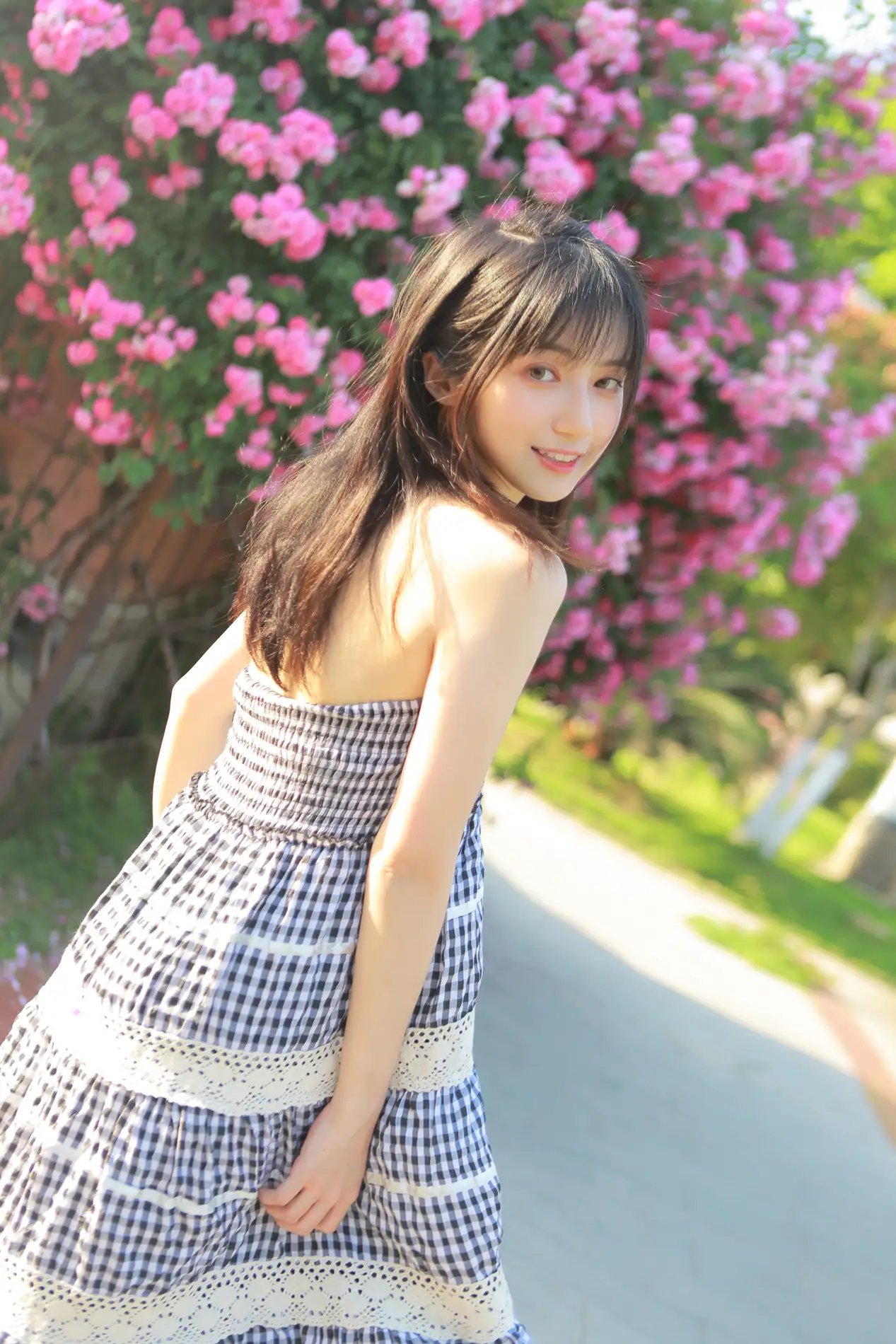 [艺图语] 2022.05.18 Vol.0917 – 蔷薇迟开 月半了吧#[28P]-1