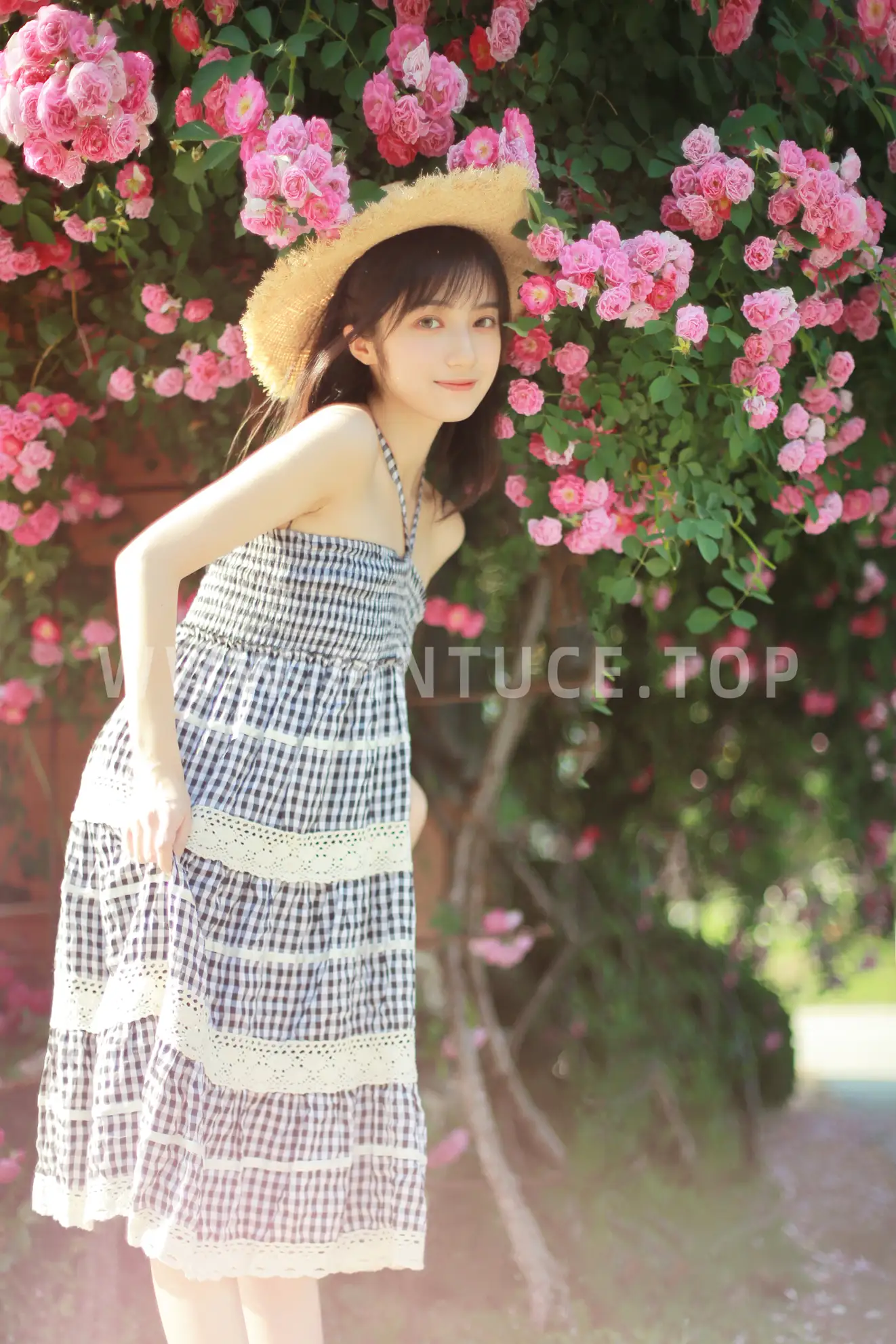[艺图语] 2022.05.18 Vol.0917 – 蔷薇迟开 月半了吧#[28P]-8