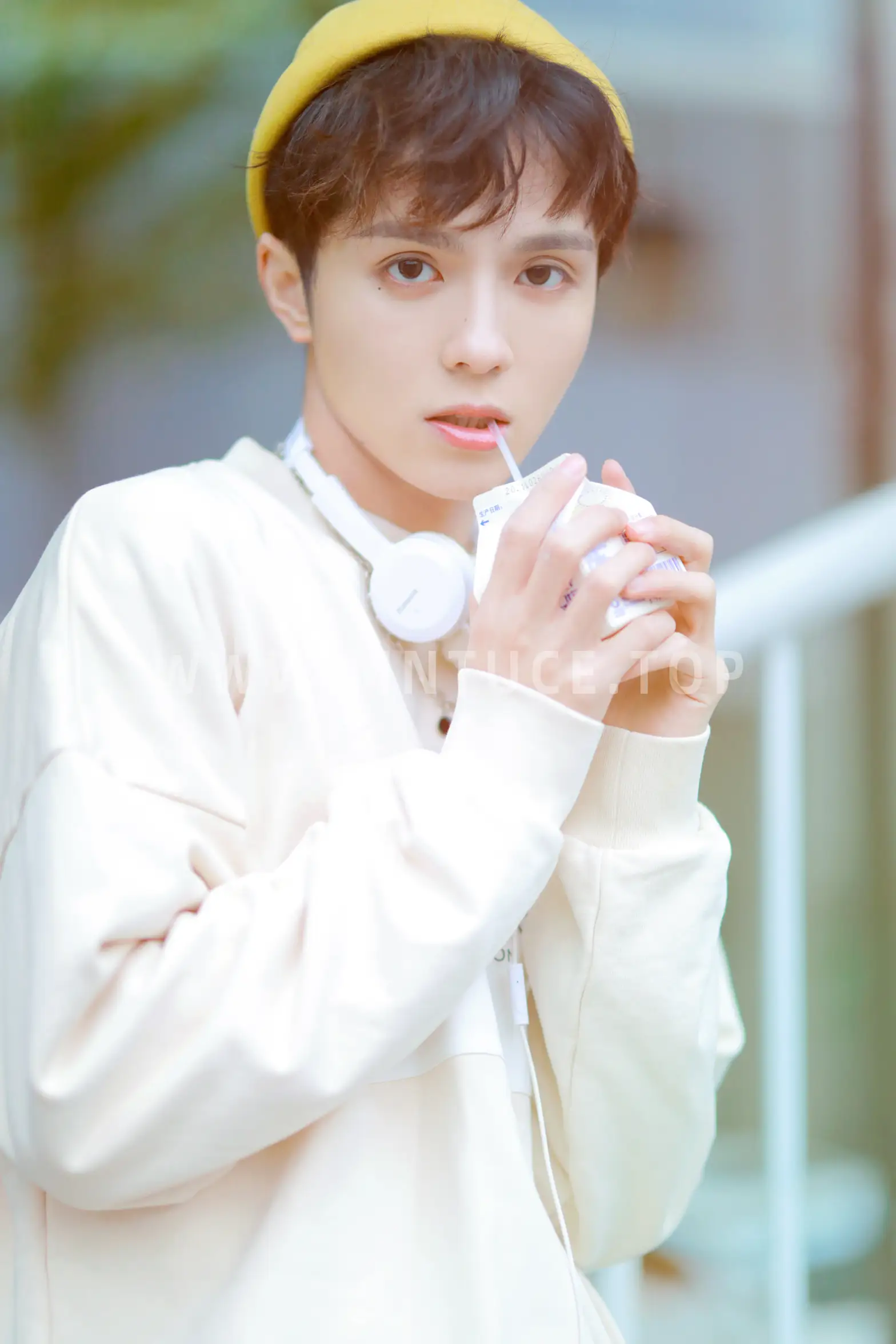 [艺图语] 2022.07.28 Vol.1566 – 小小少年 _也比大熊_#[22P]-18
