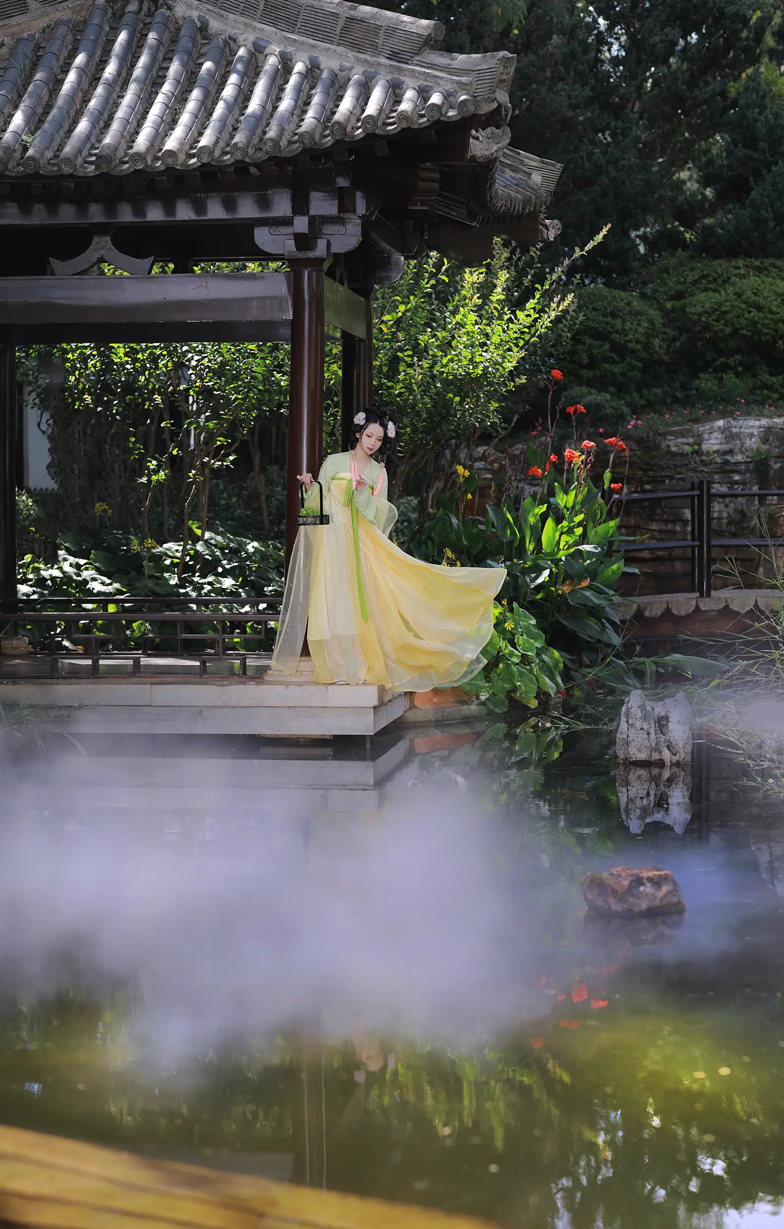 [艺图语] 2022.09.08 Vol.1903 – 若无闲事挂心头 落花人独立#[33P]-11
