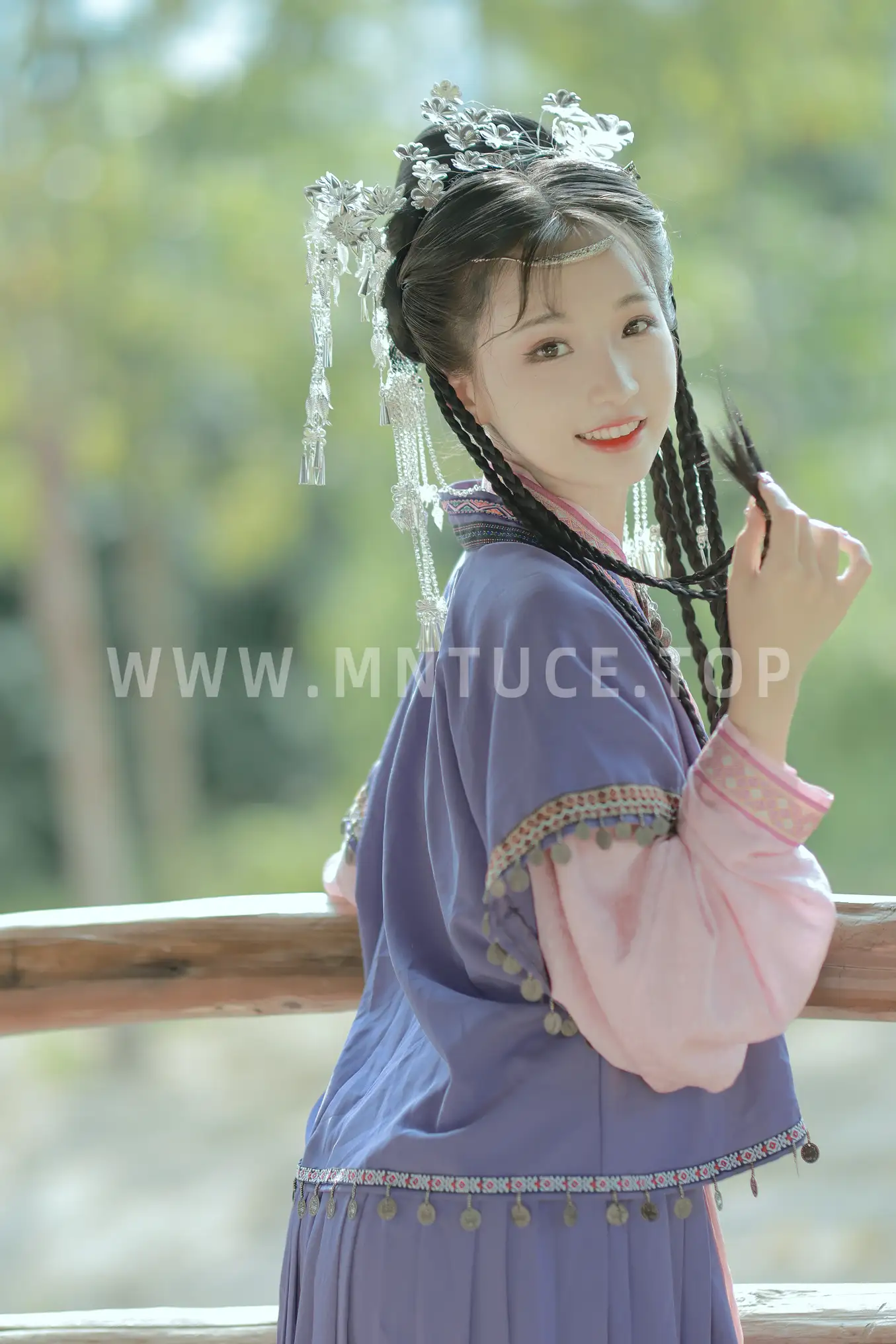 [艺图语] 2022.09.14 Vol.1947 – 苗疆少女 卷卷#[22P]-18