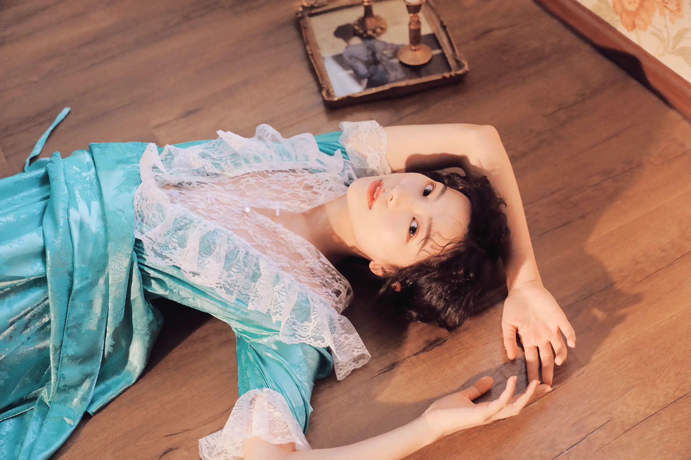 [艺图语] 2022.11.25 Vol.2522 窗边少女#[35P]-31