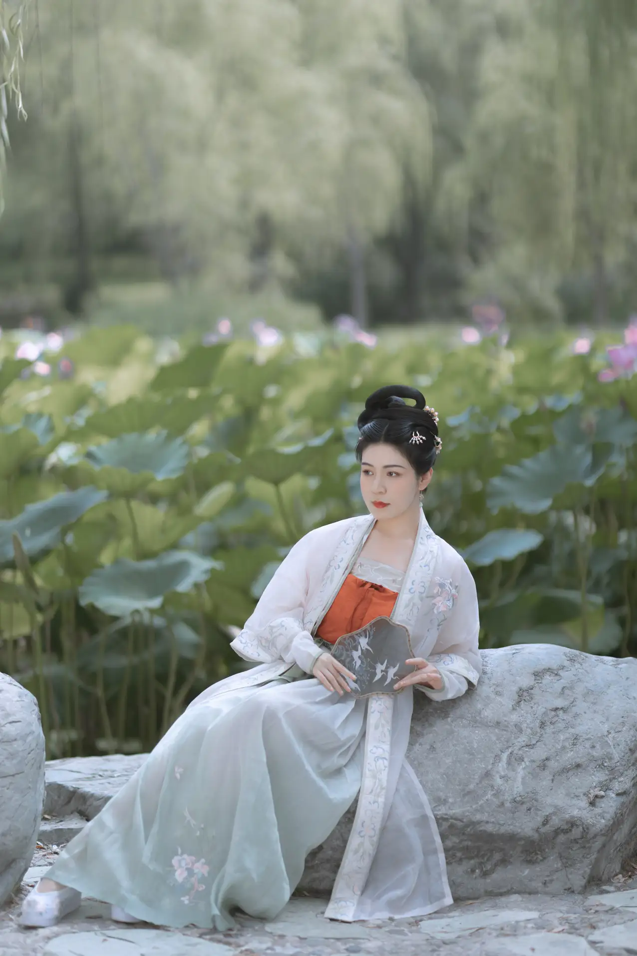 [艺图语] 2022.11.21 Vol.2495 – 陶然荷韵 周曦彤#[26P]-14